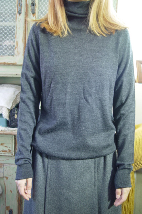dark gray  pullover wool knit